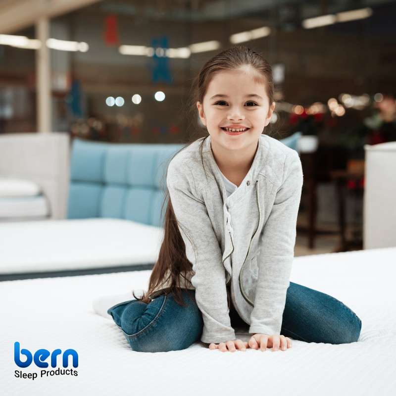 تشک فوم و فنری با سطح متوسط مناسب کودکان 3 تا 12 سال برای خواب راحت و پاسخگویی به حرکات بدن در طول شب